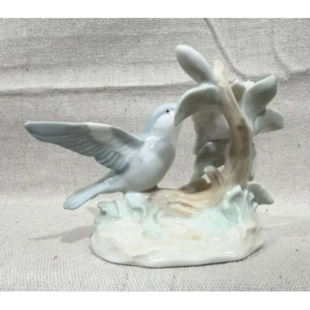 George Good Hummingbird Porcelain Figurine Blue White Flowers Bee Vintage Decor
